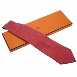 Hermes Red Zig Zag Pattern Woven Silk Tie For Men -Deals Hermes Store luxury men hermes new accessories p74193 006