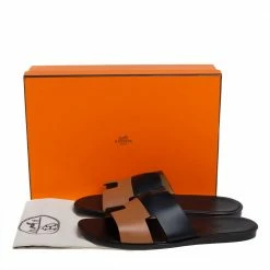 Hermes Hermés Black/Brown Leather Izmir Flat Slides Size 44 For Men 15 Hermes Hermés Black/Brown Leather Izmir Flat Slides Size 44 For Men -Deals Hermes Store luxury men hermes new shoes p428685 001