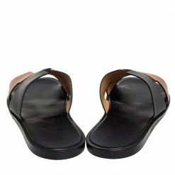 Hermes Hermés Black/Brown Leather Izmir Flat Slides Size 44 For Men 13 Hermes Hermés Black/Brown Leather Izmir Flat Slides Size 44 For Men -Deals Hermes Store luxury men hermes new shoes p428685 007