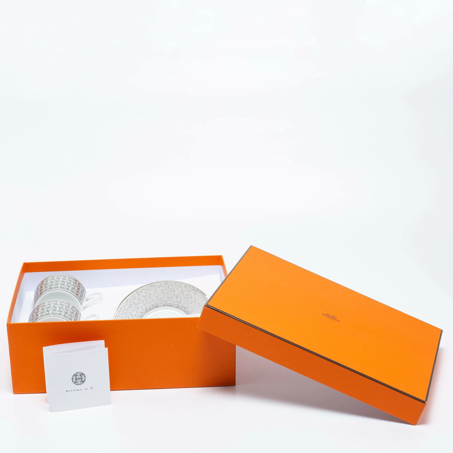 Hermes Mosaique Au 24 Platinum Tea Cup & Saucer Set For Unisex 8 Hermes Mosaique Au 24 Platinum Tea Cup & Saucer Set For Unisex - Image 6