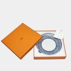 Hermes Hermès Bleus D’Ailleurs Indigo & White Porcelain Dessert Plates Set Of 2 For Unisex 9 Hermes Hermès Bleus D’Ailleurs Indigo & White Porcelain Dessert Plates Set Of 2 For Unisex -Deals Hermes Store luxury unisex hermes new dining p687167 004