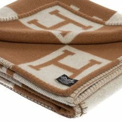 Hermes Ecru & Camel Merino Wool Avalon Throw Blanket For Unisex -Deals Hermes Store luxury unisex hermes used home decor and accessories p320938 002