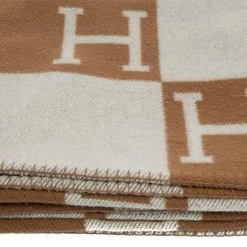 Hermes Ecru & Camel Merino Wool Avalon Throw Blanket For Unisex -Deals Hermes Store luxury unisex hermes used home decor and accessories p320938 007