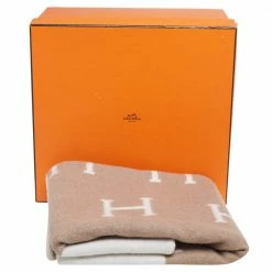 Hermes Beige Avalon Merino & Cashmere Baby Blanket For Unisex -Deals Hermes Store luxury unisex hermes used home decor and accessories p584506 011