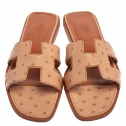 Hermes Pink Ostrich Leather Oran Sandals Size 38 For Women -Deals Hermes Store luxury women hermes new shoes p393335 007