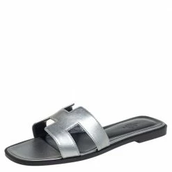 Hermes Silver Leather Oran Flat Slides Size 38 For Women