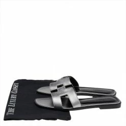 Hermes Metallic Silver Leather Oran Flat Sandals Size 38 For Women -Deals Hermes Store luxury women hermes new shoes p496730 001