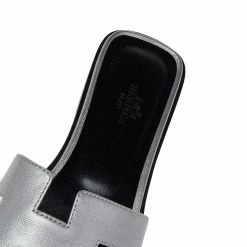 Hermes Metallic Silver Leather Oran Flat Sandals Size 38 For Women -Deals Hermes Store luxury women hermes new shoes p496730 005