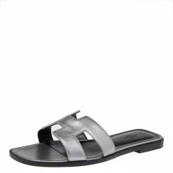 Hermes Metallic Silver Leather Oran Flat Sandals Size 38 For Women