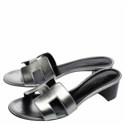 Hermes Hermés Metallic Grey Leather Oasis Slide Sandals Size 40 For Women -Deals Hermes Store luxury women hermes new shoes p559499 001
