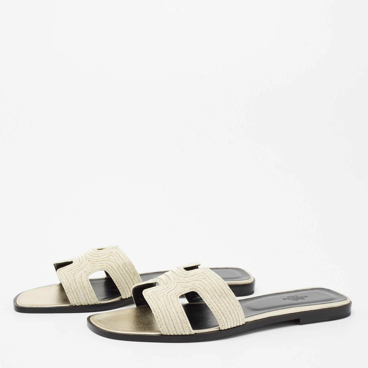 Hermes Metallic Pale Gold Twisted Metal Thread Oran Sandals Size 41 For Women 4 Hermes Metallic Pale Gold Twisted Metal Thread Oran Sandals Size 41 For Women - Image 2