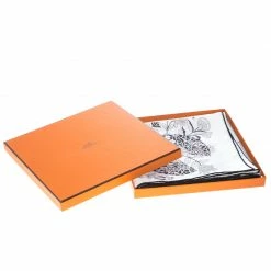 Hermes Off White Fleurs Et Papillons De Tissus Printed Silk Square Scarf For Women -Deals Hermes Store luxury women hermes used accessories p148088 0006