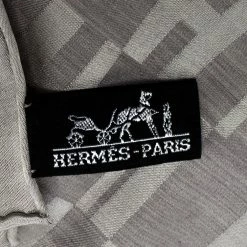 Hermes Hermès Grey Silk Wool Jacquard Façonnée Grand H Scarf For Women -Deals Hermes Store luxury women hermes used accessories p271369 005
