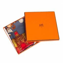 Hermes Hermès Grey Hommage A L'Amitie Franco-Hellenique Silk Scarf For Women -Deals Hermes Store luxury women hermes used accessories p419070 002