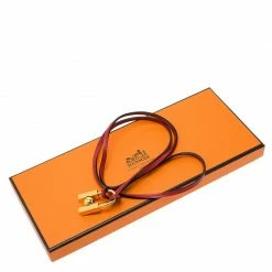Hermes Hermès 2001 L'Homme Peut Embellir La Terre Padlock Gold Tone Pendant Necklace For Women -Deals Hermes Store luxury women hermes used accessories p53576 0005