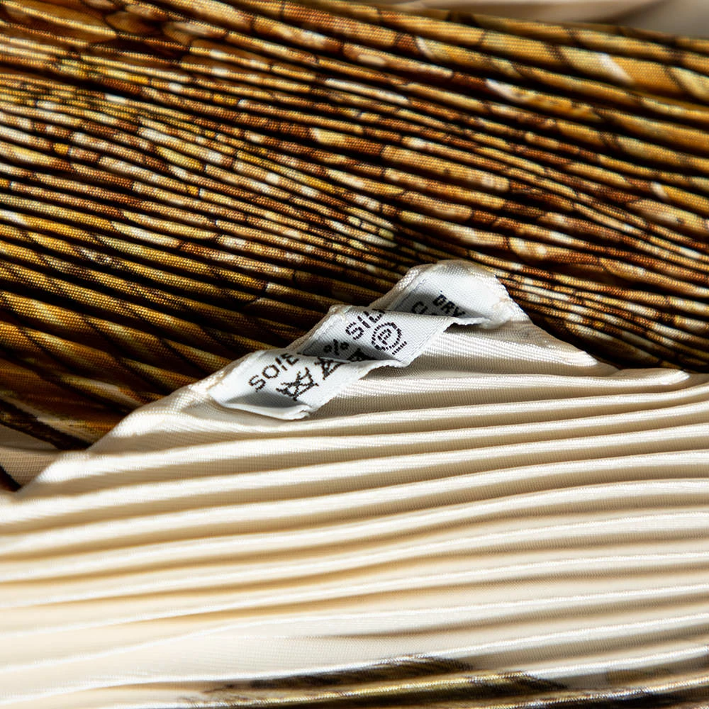 Hermes Hermès Cream Vendanges Printed Silk Plisse Scarf For Women 6 Hermes Hermès Cream Vendanges Printed Silk Plisse Scarf For Women - Image 4