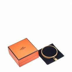Hermes Courchevel Kelly Lock Cadena Gold Tone Metal Bracelet For Women -Deals Hermes Store luxury women hermes used accessories p599022 001