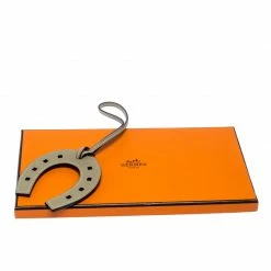 Hermes Moss Green Leather Horse Shoe Bag Charm For Women -Deals Hermes Store luxury women hermes used handbags p259281 003