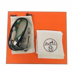 Hermes White Taurillon Clemence Leather Evelyn III Amazon PM Shoulder Bag For Women 22 Hermes White Taurillon Clemence Leather Evelyn III Amazon PM Shoulder Bag For Women -Deals Hermes Store luxury women hermes used handbags p680003 012