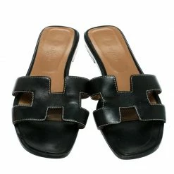 Hermes Black Leather Oran Flat Sandals Size 39.5 For Women -Deals Hermes Store luxury women hermes used shoes p182208 002