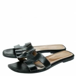 Hermes Black Leather Oran Flat Sandals Size 39.5 For Women -Deals Hermes Store luxury women hermes used shoes p182208 008