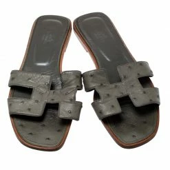 Hermes Grey Ostrich Leather Oran Flat Sandals Size 40 For Women -Deals Hermes Store luxury women hermes used shoes p200552 006