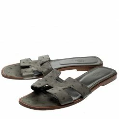 Hermes Grey Ostrich Leather Oran Flat Sandals Size 40 For Women -Deals Hermes Store luxury women hermes used shoes p200552 007