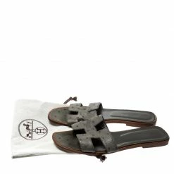 Hermes Grey Ostrich Leather Oran Flat Sandals Size 40 For Women -Deals Hermes Store luxury women hermes used shoes p200552 008