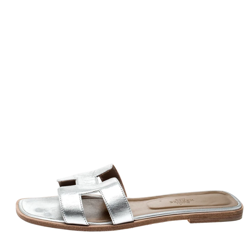 Hermes Metallic Silver Leather Oran Flat Sandals Size 40.5 For Women 4 Hermes Metallic Silver Leather Oran Flat Sandals Size 40.5 For Women - Image 2