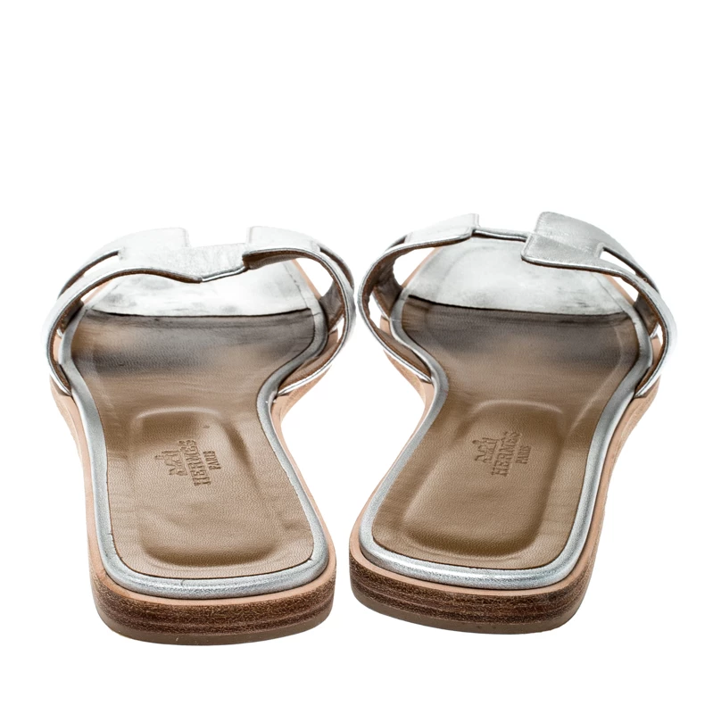 Hermes Metallic Silver Leather Oran Flat Sandals Size 40.5 For Women 7 Hermes Metallic Silver Leather Oran Flat Sandals Size 40.5 For Women - Image 5