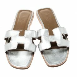 Hermes Metallic Silver Leather Oran Flat Sandals Size 40.5 For Women 12 Hermes Metallic Silver Leather Oran Flat Sandals Size 40.5 For Women -Deals Hermes Store luxury women hermes used shoes p209738 006