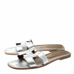 Hermes Metallic Silver Leather Oran Flat Sandals Size 40.5 For Women 13 Hermes Metallic Silver Leather Oran Flat Sandals Size 40.5 For Women -Deals Hermes Store luxury women hermes used shoes p209738 007