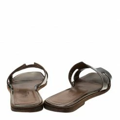 Hermes Dark Beige Patent Leather Oran Flat Slides Size 36 For Women 14 Hermes Dark Beige Patent Leather Oran Flat Slides Size 36 For Women -Deals Hermes Store luxury women hermes used shoes p233267 003