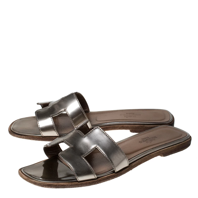 Hermes Dark Beige Patent Leather Oran Flat Slides Size 36 For Women 6 Hermes Dark Beige Patent Leather Oran Flat Slides Size 36 For Women - Image 4