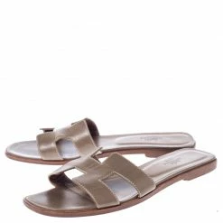 Hermes Brown Leather Oran Flat Slides Size 39 For Women 12 Hermes Brown Leather Oran Flat Slides Size 39 For Women -Deals Hermes Store luxury women hermes used shoes p240407 008