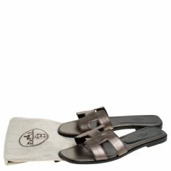 Hermes Metallic Grey Leather Oran Flat Slides 39 For Women -Deals Hermes Store luxury women hermes used shoes p276663 1583213252 004