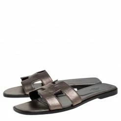 Hermes Metallic Grey Leather Oran Flat Slides 39 For Women -Deals Hermes Store luxury women hermes used shoes p276663 1583213255 005