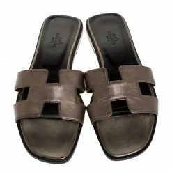 Hermes Metallic Grey Leather Oran Flat Slides 39 For Women -Deals Hermes Store luxury women hermes used shoes p276663 1583213257 006