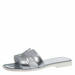 Hermes Silver Patent Leather Oran Slide Flats Size 36 For Women