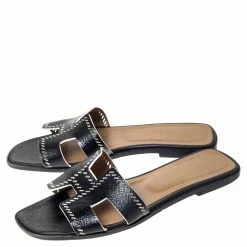 Hermes Black Textured Patent Cut Out Detail Oran Sandals Size 39 For Women -Deals Hermes Store luxury women hermes used shoes p303371 001