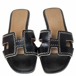 Hermes Black Textured Patent Cut Out Detail Oran Sandals Size 39 For Women -Deals Hermes Store luxury women hermes used shoes p303371 005