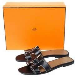 Hermes Black Textured Patent Cut Out Detail Oran Sandals Size 39 For Women -Deals Hermes Store luxury women hermes used shoes p303371 009