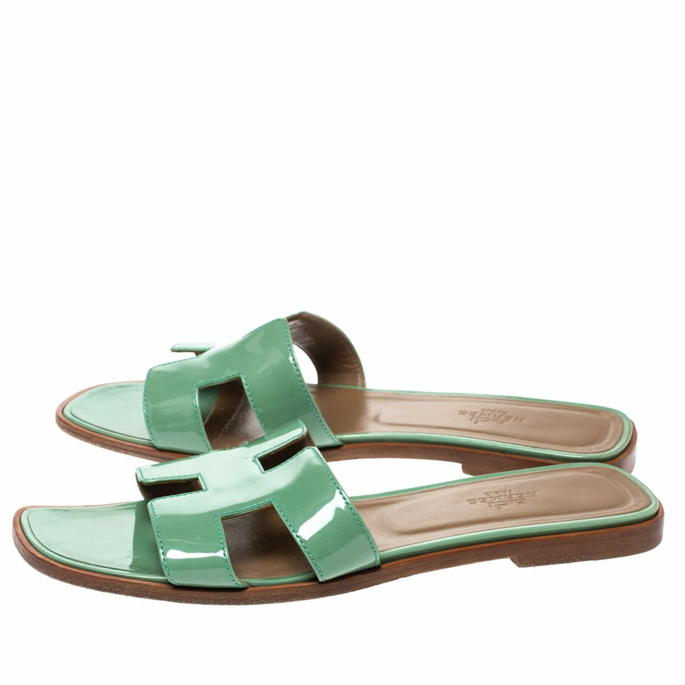Hermes Light Green Patent Leather Oran Flat Slides Size 39 For Women 6 Hermes Light Green Patent Leather Oran Flat Slides Size 39 For Women - Image 4