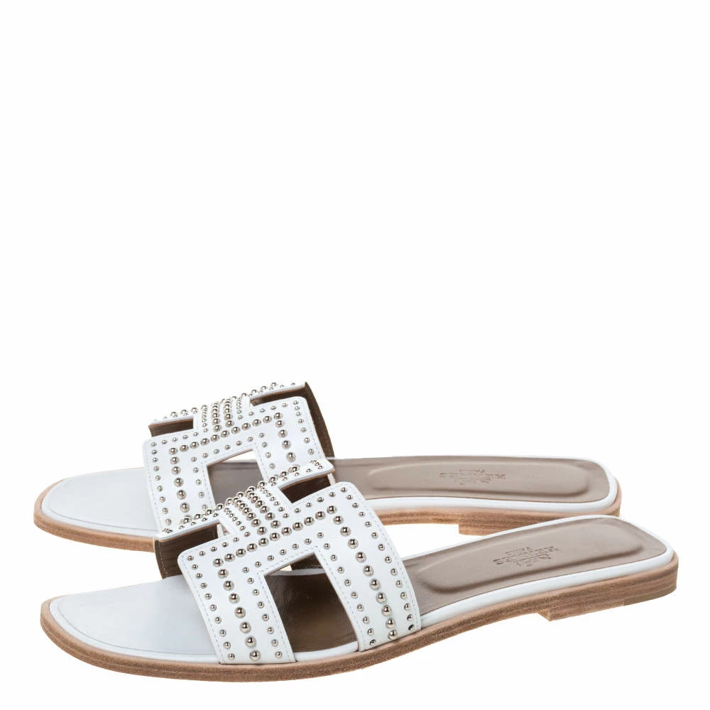 Hermes White Leather Oran Studded Flat Slides Size 40 For Women 6 Hermes White Leather Oran Studded Flat Slides Size 40 For Women - Image 4