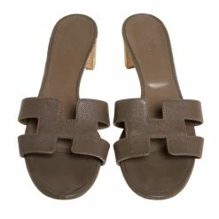 Hermes Grey Lizard Embossed Leather Oasis Open Toe Sandals Size 38.5 For Women 12 Hermes Grey Lizard Embossed Leather Oasis Open Toe Sandals Size 38.5 For Women -Deals Hermes Store luxury women hermes used shoes p335081 005