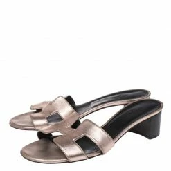 Hermes Metallic Bronze Leather Oran Block Heel Sandals Size 38 For Women -Deals Hermes Store luxury women hermes used shoes p336939 1606213766 001