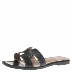 Hermes Black Leather Oran Flat Slides Size 39.5 For Women