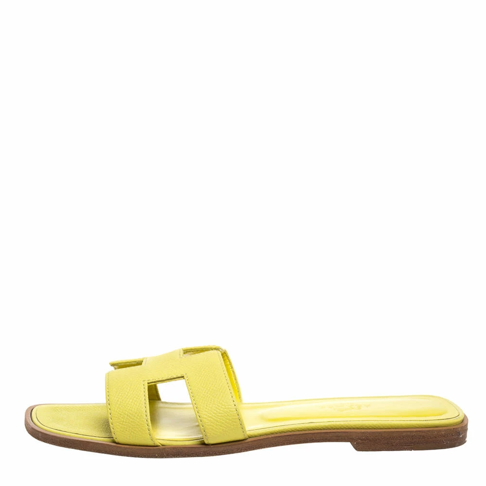 Hermes Yellow Leather Oran Flat Slides Size 37.5 For Women 4 Hermes Yellow Leather Oran Flat Slides Size 37.5 For Women - Image 2
