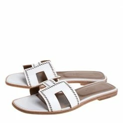 Hermes White Leather Oran Sandals Size 40 For Women -Deals Hermes Store luxury women hermes used shoes p373728 002