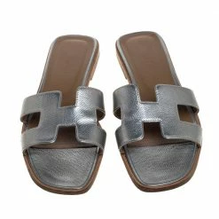 Hermes Silver Textured Leather Oran Flats Size 38.5 For Women -Deals Hermes Store luxury women hermes used shoes p377087 004